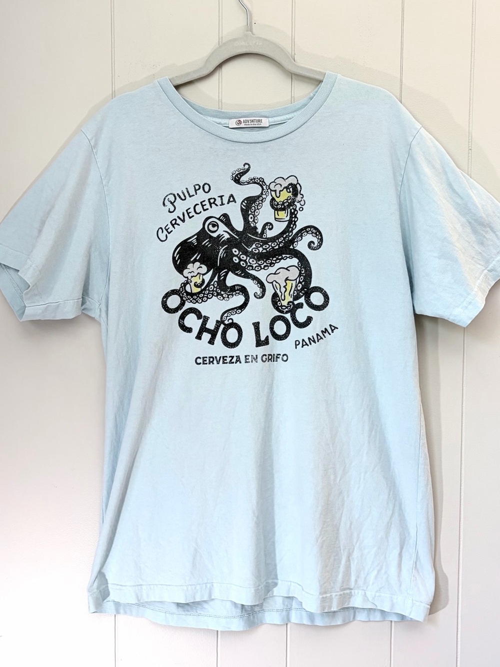 Pulpo Cerveceria Ocho Loco Octopus Graphic Tee Light Blue Unisex Large
